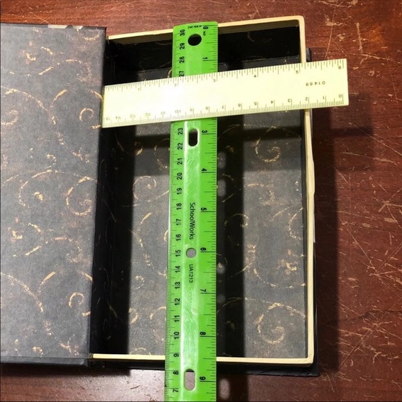 Fabrice De Villeneuve Art in Motion Book Holder - Picture 3 of 5